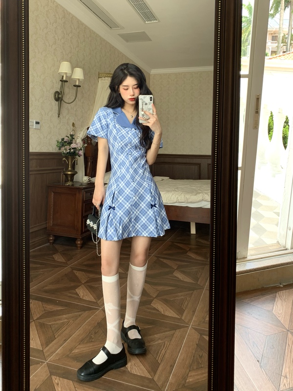Real shooting and real price Xuemei good girl blue lattice show thin V-neck waist short dress blue lattice bottoms