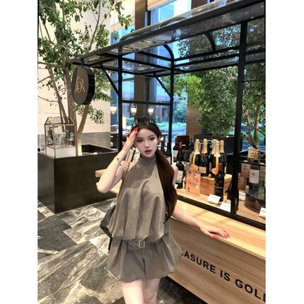 单套装设计感纯色挂脖背心上衣女夏季新款显瘦花苞裤休闲裤两件套