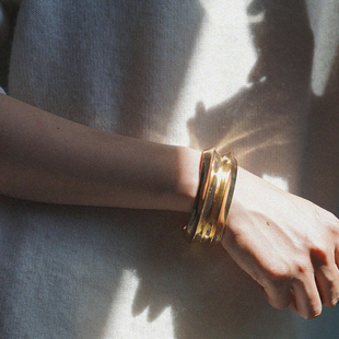 耳边铛219飞碟欧美金属光面宽版 简约不规则手镯欧美ins手环手饰品