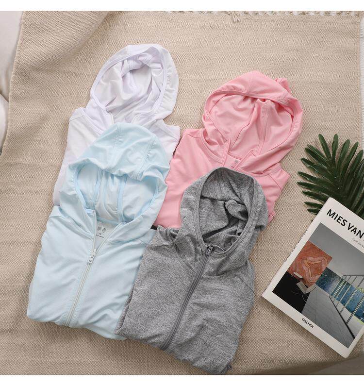 또는 아동용 자외선 차단 재킷과 여름용 얇은 후드 재킷을 피팅룸에서 몇 초 만에 직접 제작할 수도 있습니다