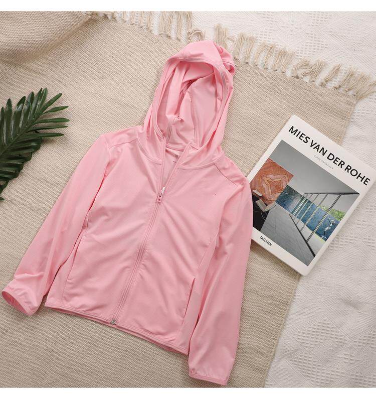 또는 아동용 자외선 차단 재킷과 여름용 얇은 후드 재킷을 피팅룸에서 몇 초 만에 직접 제작할 수도 있습니다