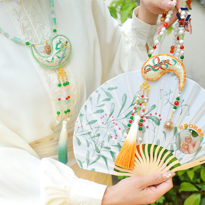 수 놓은 목걸이 매달려 목 향 주머니 새로운 중국 스타일 향 주머니 공 HANFU 장식 자동차 펜던트 CHEONGSAM OSMANTHUS 향기로운 알약