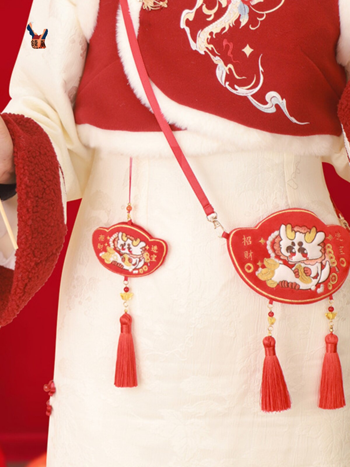 신제품 새해 용 자수 가방 액세서리 자수 봉제 크로스 바디 HANFU 가방 고대 스타일 향 주머니 HANFU 펜던트