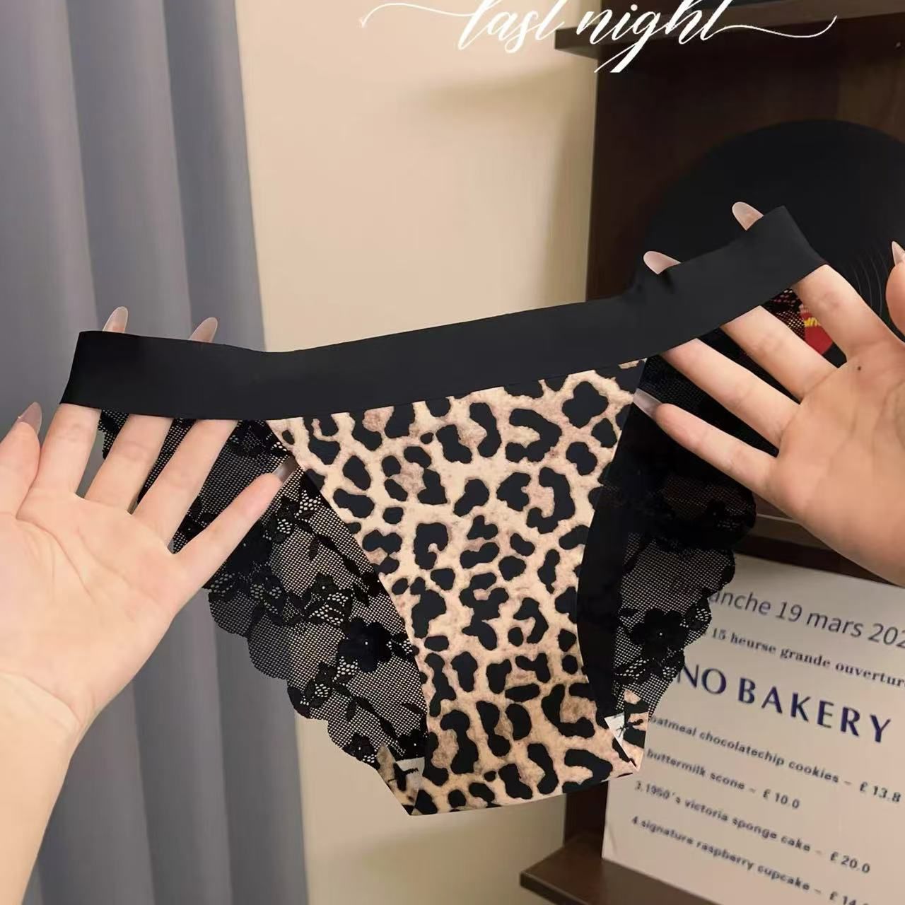 绝美女生2025新款独特性感豹纹蕾丝无痕镂空低腰三角内裤女士高级