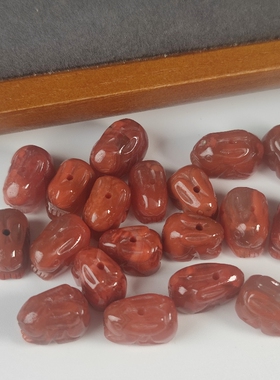 一物一图天然南红玛瑙兔子趴趴兔可爱红色diy手串手链挂饰隔珠