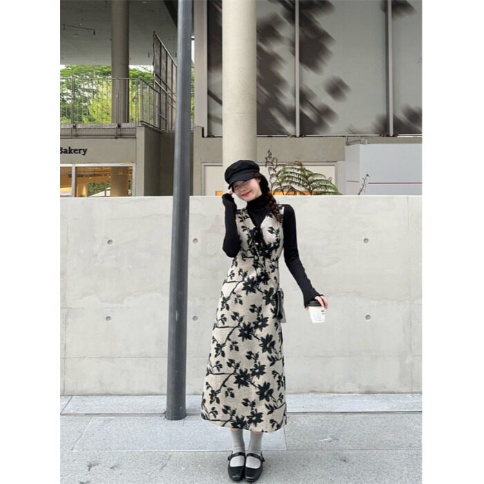 日本offcat新中式复古提花V领背心连衣裙女秋季高领内搭打底衫两