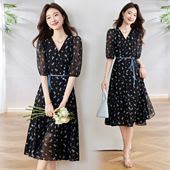2025夏季 显瘦气质裙子穿搭减龄设计感 连衣裙女V领中长款 女装 法式