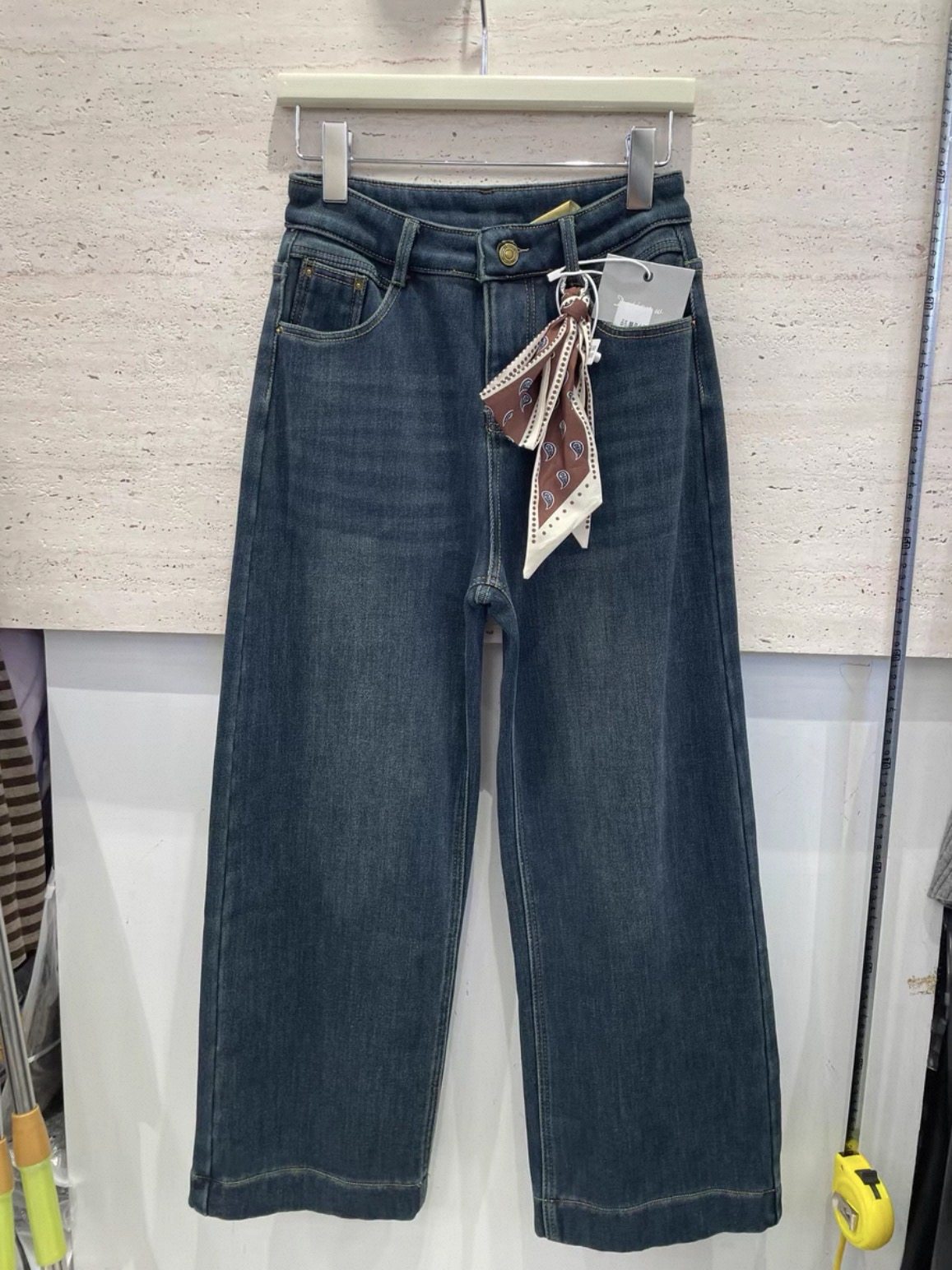 梦佳瑶8851冬季加绒加厚时尚气质百搭显瘦高腰直筒阔腿裤女牛仔裤