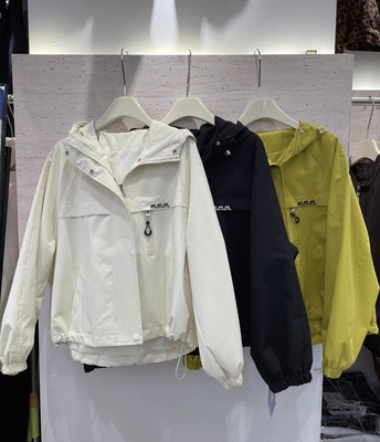 艾依美琳5305春秋韩版休闲百搭连帽冲锋衣外套女小个子夹克上衣潮