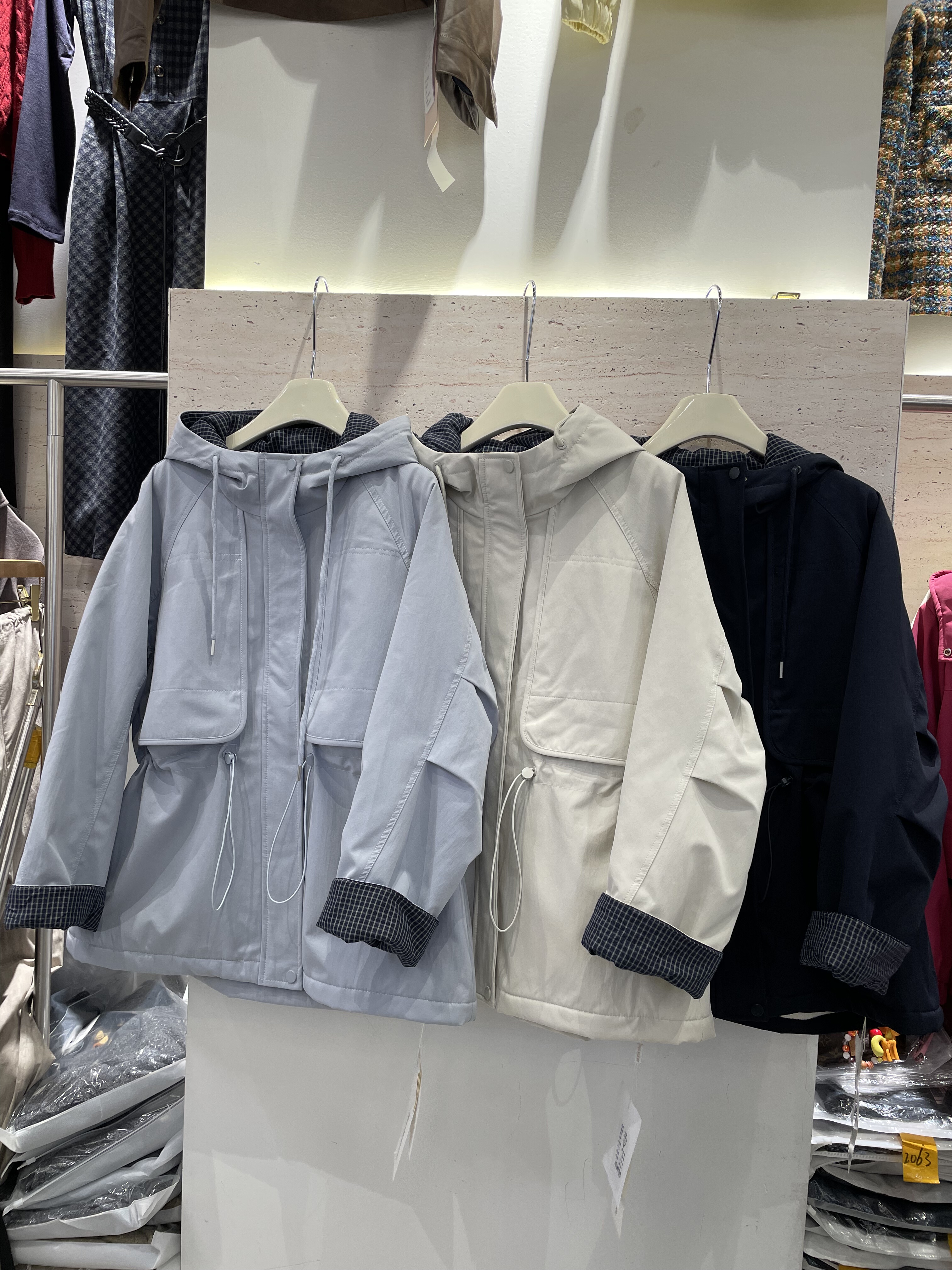 曼妮1856冬季颗粒绒加厚连帽抽绳收腰格子拼接宽松中长洋气外套女