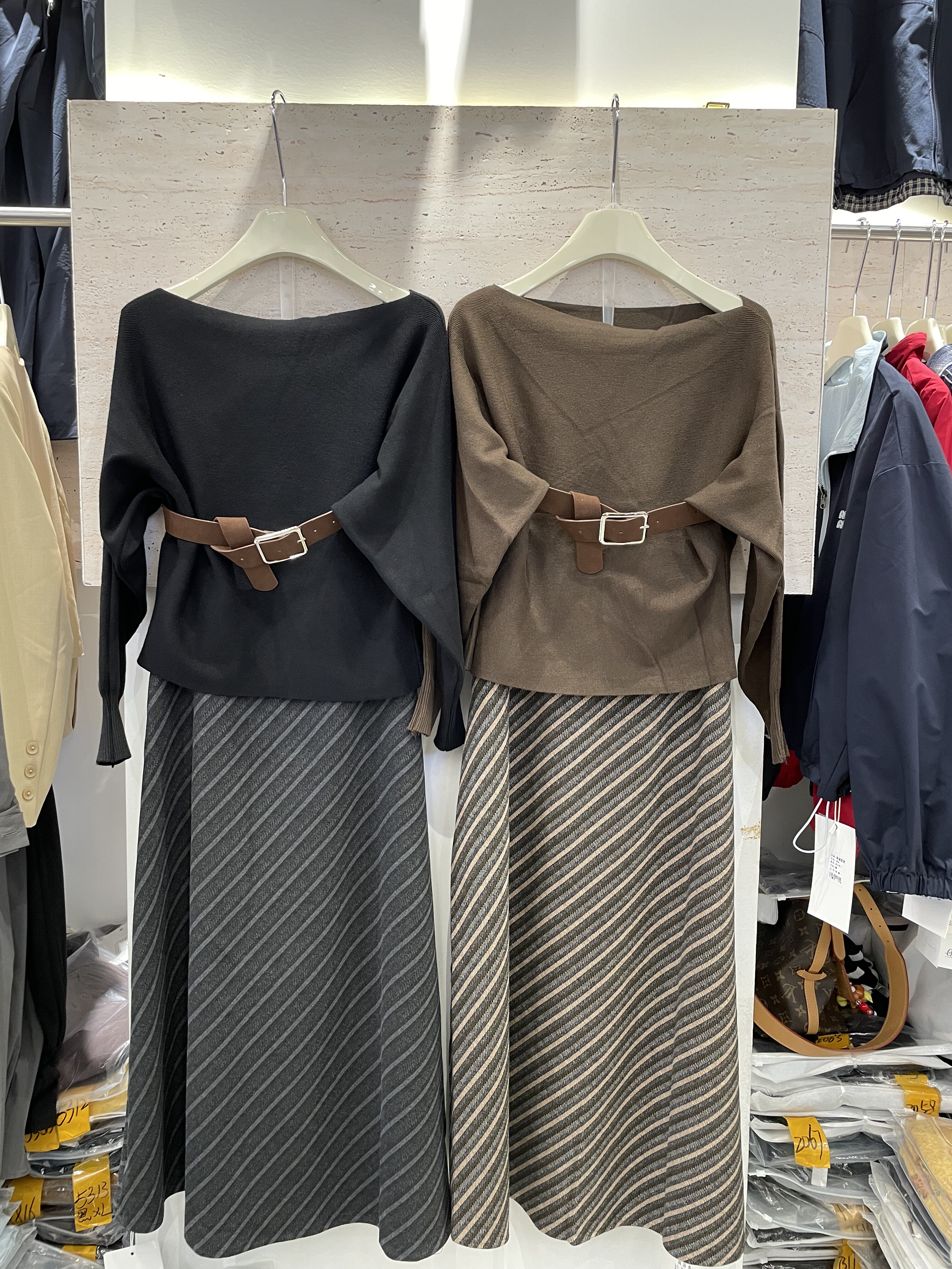 尚品荟A53秋宽松显瘦针织毛衣一字肩上衣+条纹针织半身裙两件套女