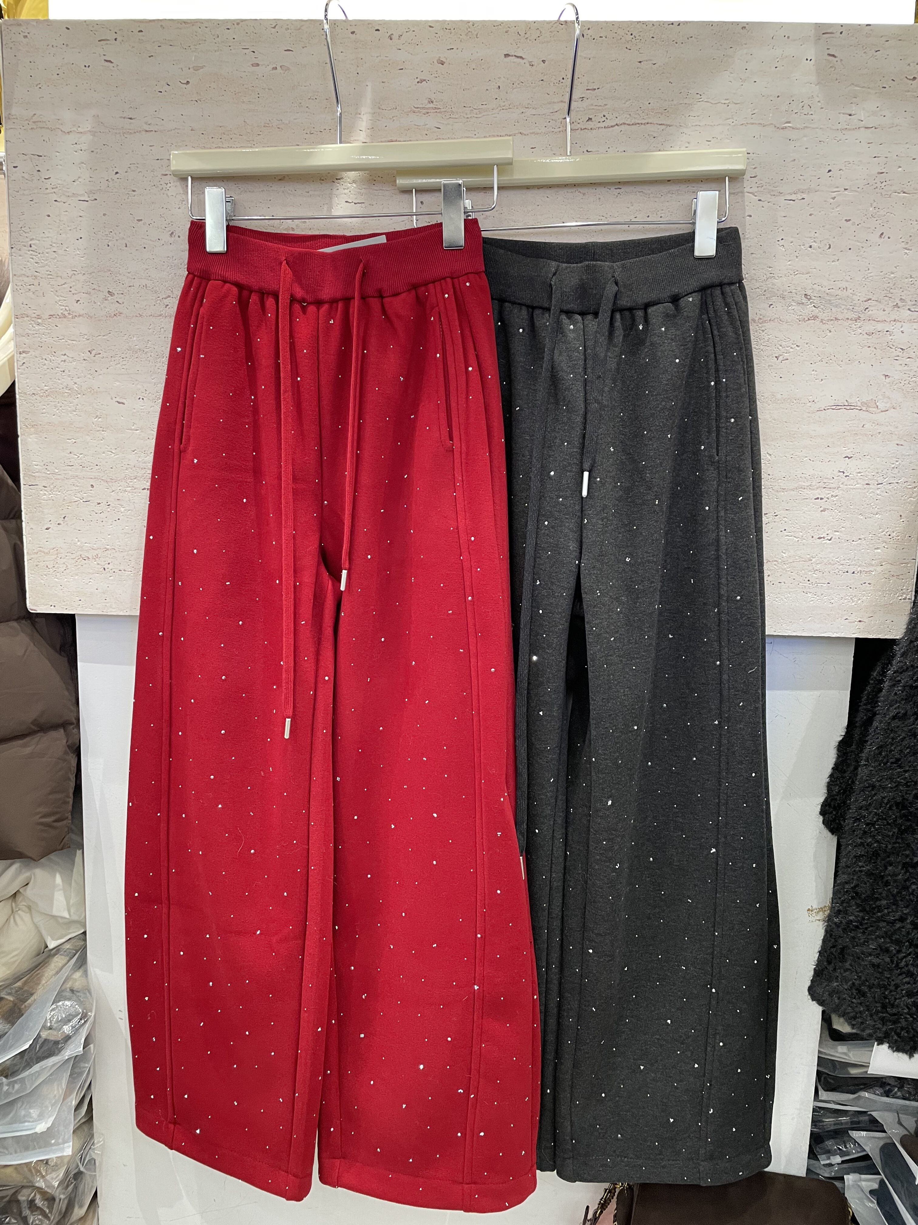 欧妮时格9626冬季韩版宽松休闲百搭加绒加厚直筒弯刀烫钻阔腿女裤