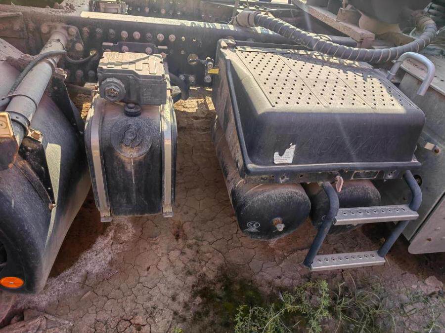 4月2日白银市车牌号为甘AA8633型号为欧曼牌BJ4259SNFKB-XJ重型半挂牵引车一辆网络拍卖公告