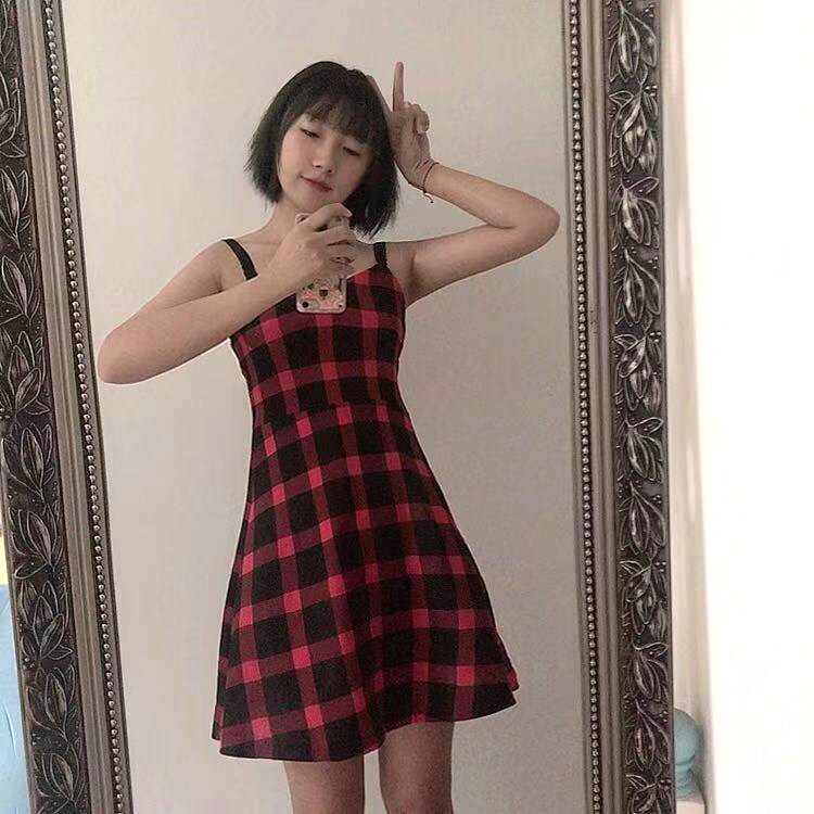 2025春季新款背带红黑色格子连衣裙简约大码无袖女收腰胖MM吊带裙