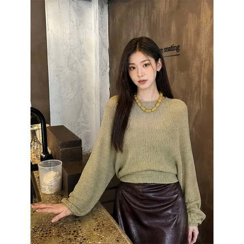 豆绿松弛感肌理蝙蝠袖收腰针织衫
