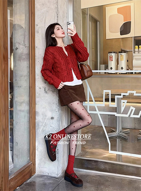 K2 ONLINESTORE 简约复古红色单排扣圆领毛织开衫女日常百搭外套