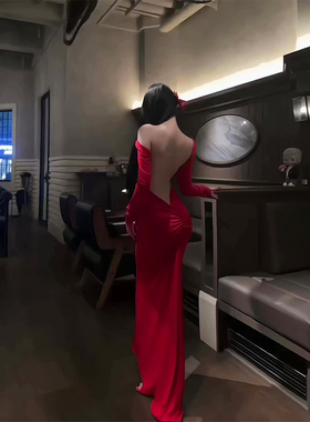 K2 ONLINESTORE性感辣妹大露背圆领长袖连衣裙女红色褶皱包臀长裙