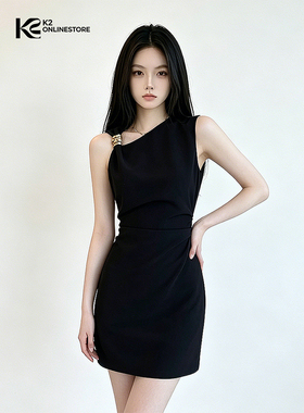 K2 ONLINESTORE 赫本风金属环扣斜领连衣裙女黑色高级感修身短裙