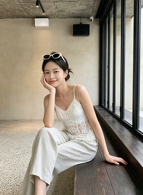 K2 ONLINESTORE 性感辣妹蕾丝网纱v领吊带背心女白色透视叠穿上衣