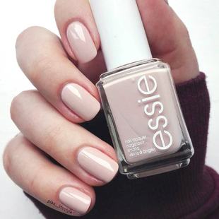 ESSIE指甲油topless & barefoot奶油粉免烤显白744裸粉色经典气质