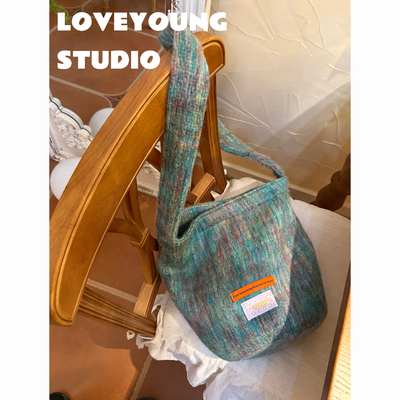 loveyoung 原创“绿野蓬踪”秋冬新品羊毛毛呢水桶包旅行斜挎包