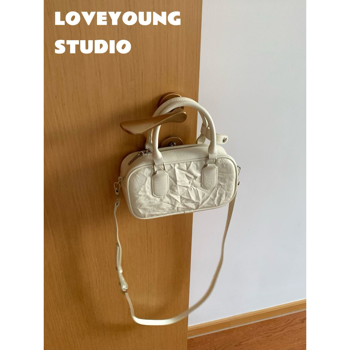loveyoung 高级感米白miu风褶皱肌理手抓纹通勤保龄球单肩斜挎包