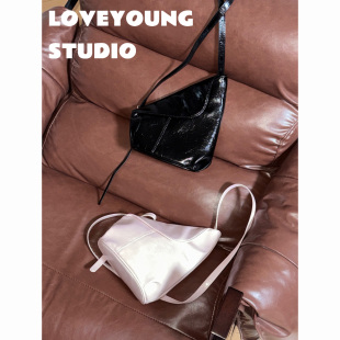 小众设计油蜡皮实用单肩斜挎包 2026春新品 loveyoung 油蜡饺子