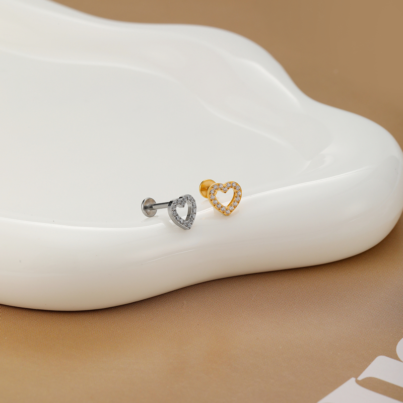 F136医用钛合金镂空桃心耳钉