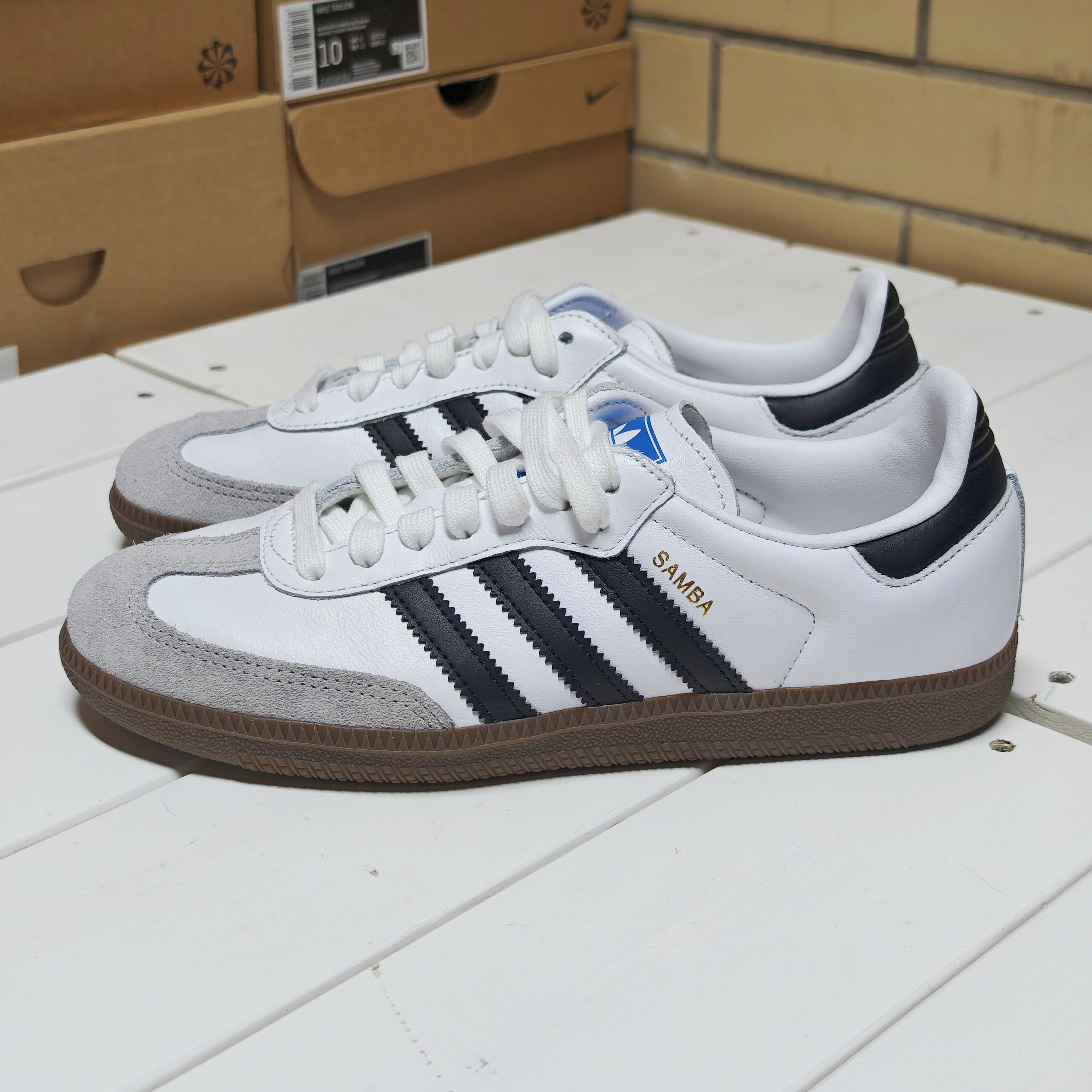 阿迪达斯三叶草复古德训鞋板鞋