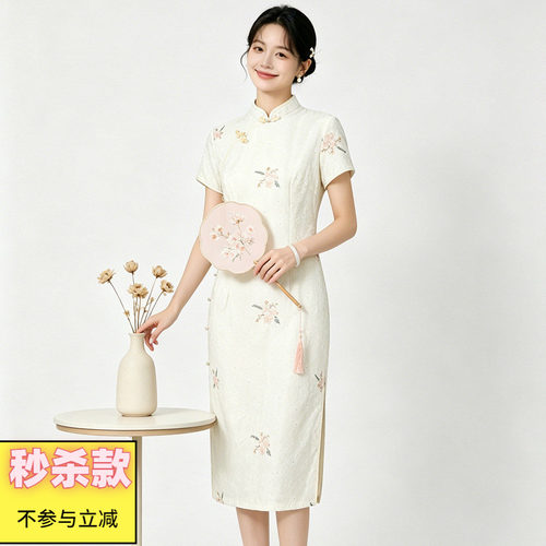 气质刺绣套头短袖旗袍