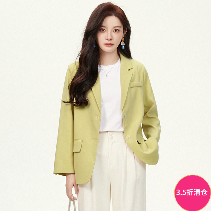 2025年秋装Outlets专柜 MM系列时尚减龄西装上衣单排扣纯色外套女