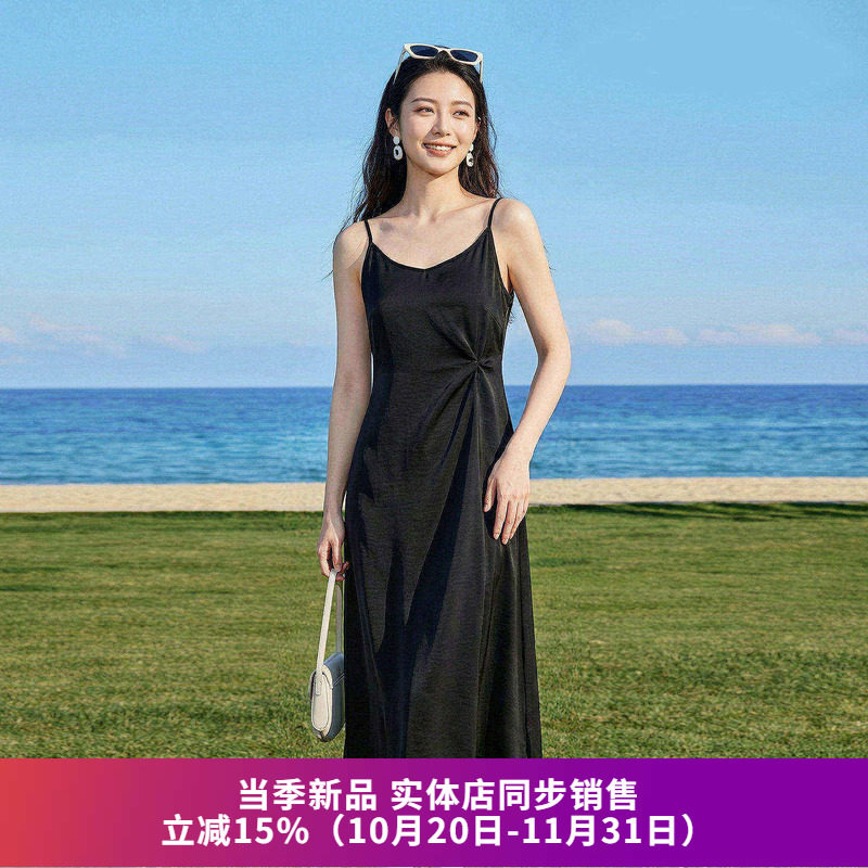 极简风黑色吊带连衣裙