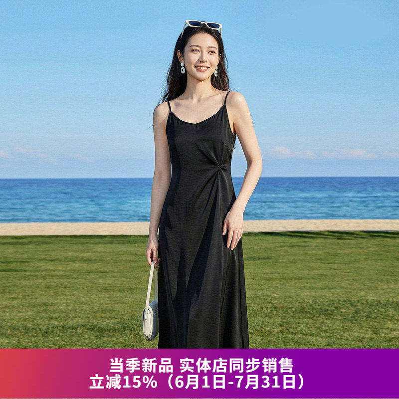 极简风黑色吊带连衣裙