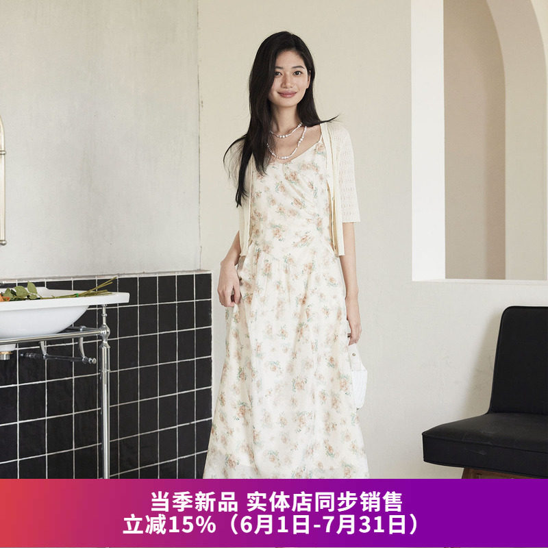 褶皱中长款吊带连衣裙