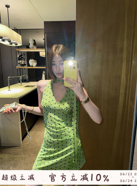 oooodd 绿色波点挂脖连衣裙女夏季收腰度假风修身显瘦V领包臀短裙
