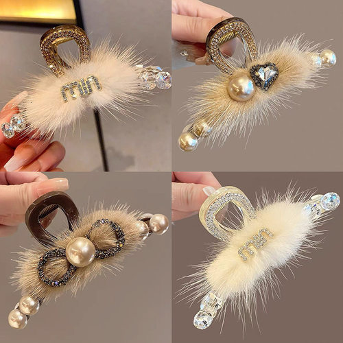 2025秋冬水貂绒毛毛抓夹高级感后脑勺大号鲨鱼夹爱心闪钻毛绒发夹