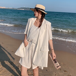 冷淡系高级感气质短袖上衣套装女2025夏季薄款休闲外套短裤两件套图片