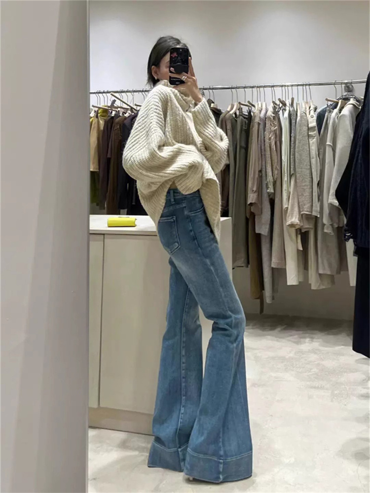 欧美高腰浅色微喇叭牛仔裤2025
