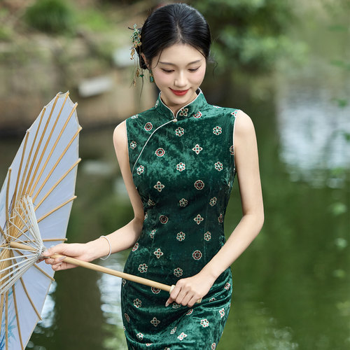 2026秋季新款绿色丝绒无袖旗袍女