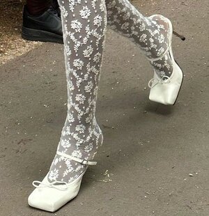 肯豆刘雯同款白色高跟鞋女24新款方头蝴蝶结芭蕾舞玛丽珍鞋凉拖