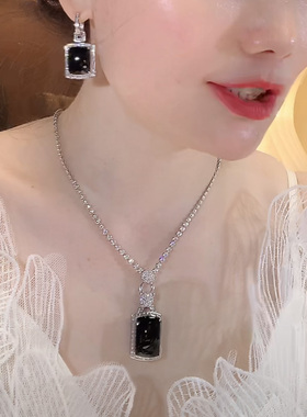 黑色吊坠女款高档锁骨链暗黑系