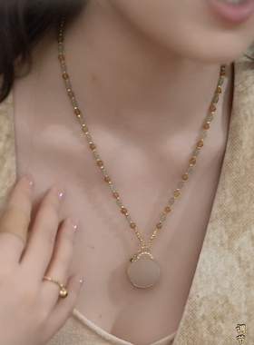 新款圆盘吊坠拼色项链女款轻奢小众高级感长毛衣链百搭送妈妈礼物