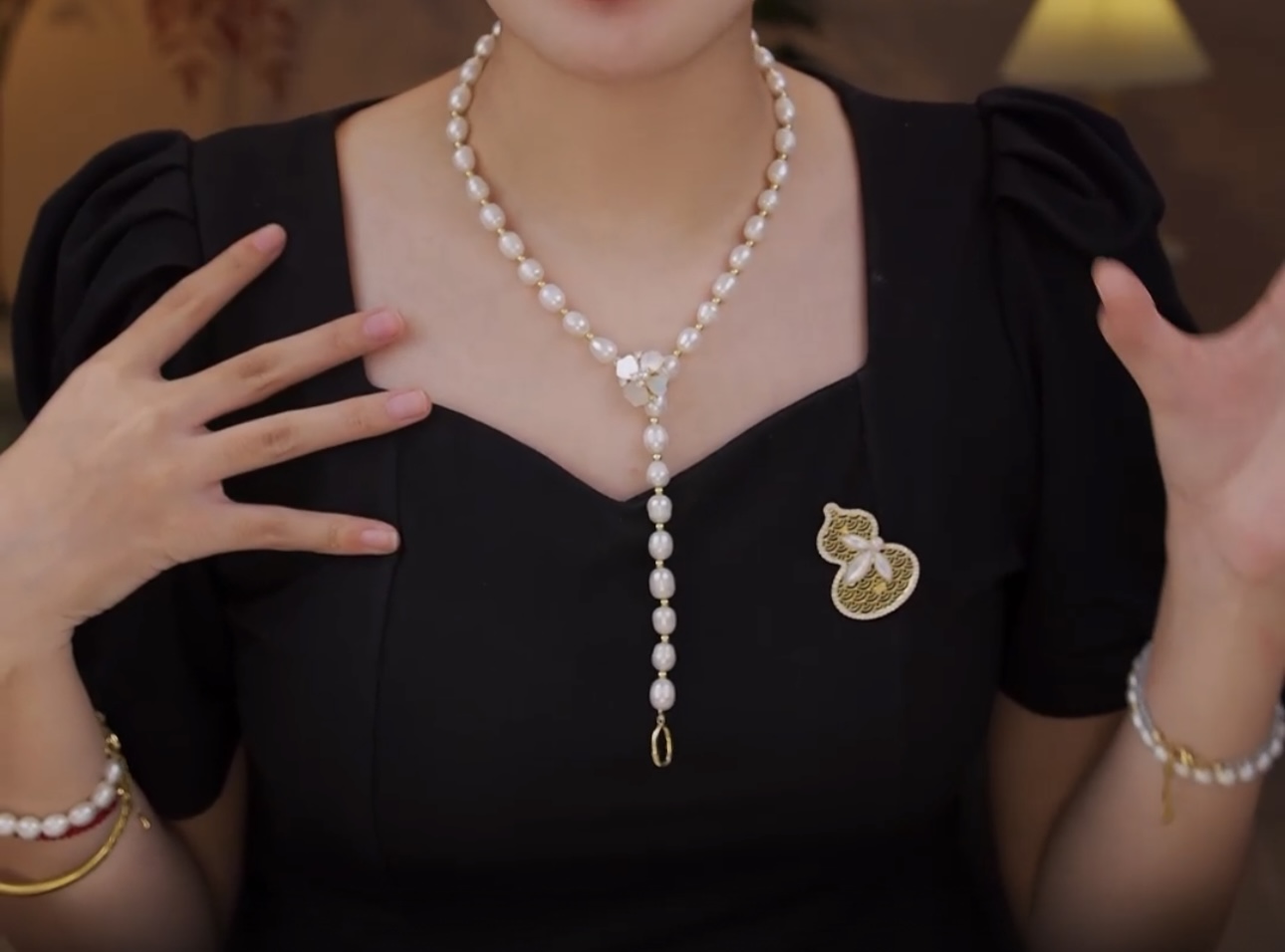 新款花朵吊坠天然淡水珍珠项链女款轻奢小众高级感毛衣链百搭挂件