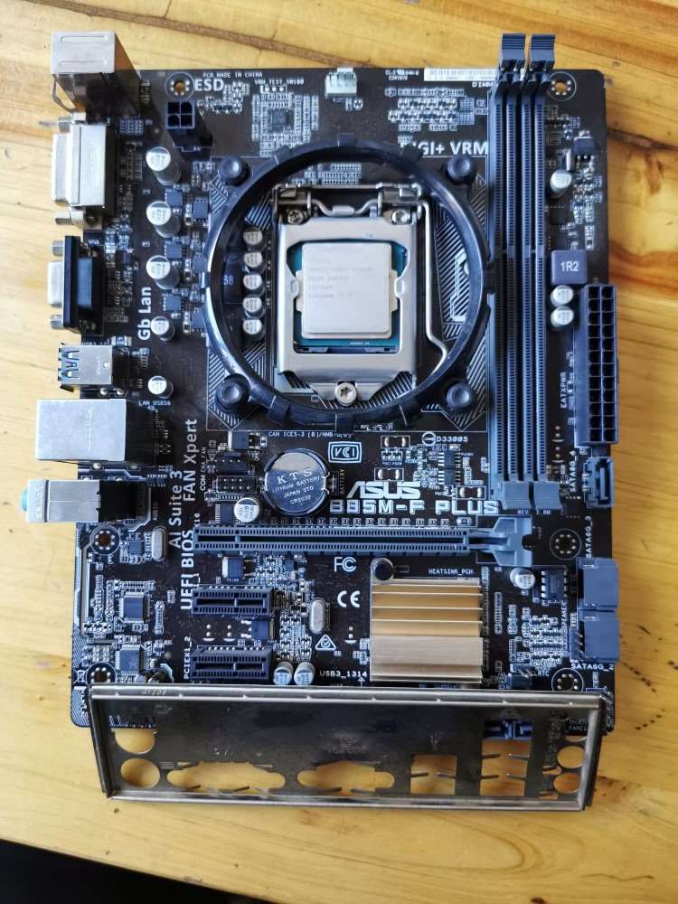 拆机华硕B85M-FPLUS+i34160处理器板