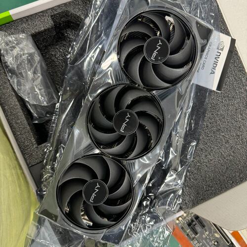 RTX5090PNY风扇散热器风扇 螺丝档条齐 拆了芯片(议价）