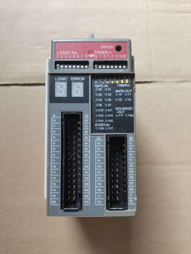 IDEC安全控制器FS1A-C01S.拆机的成色如图所示实拍