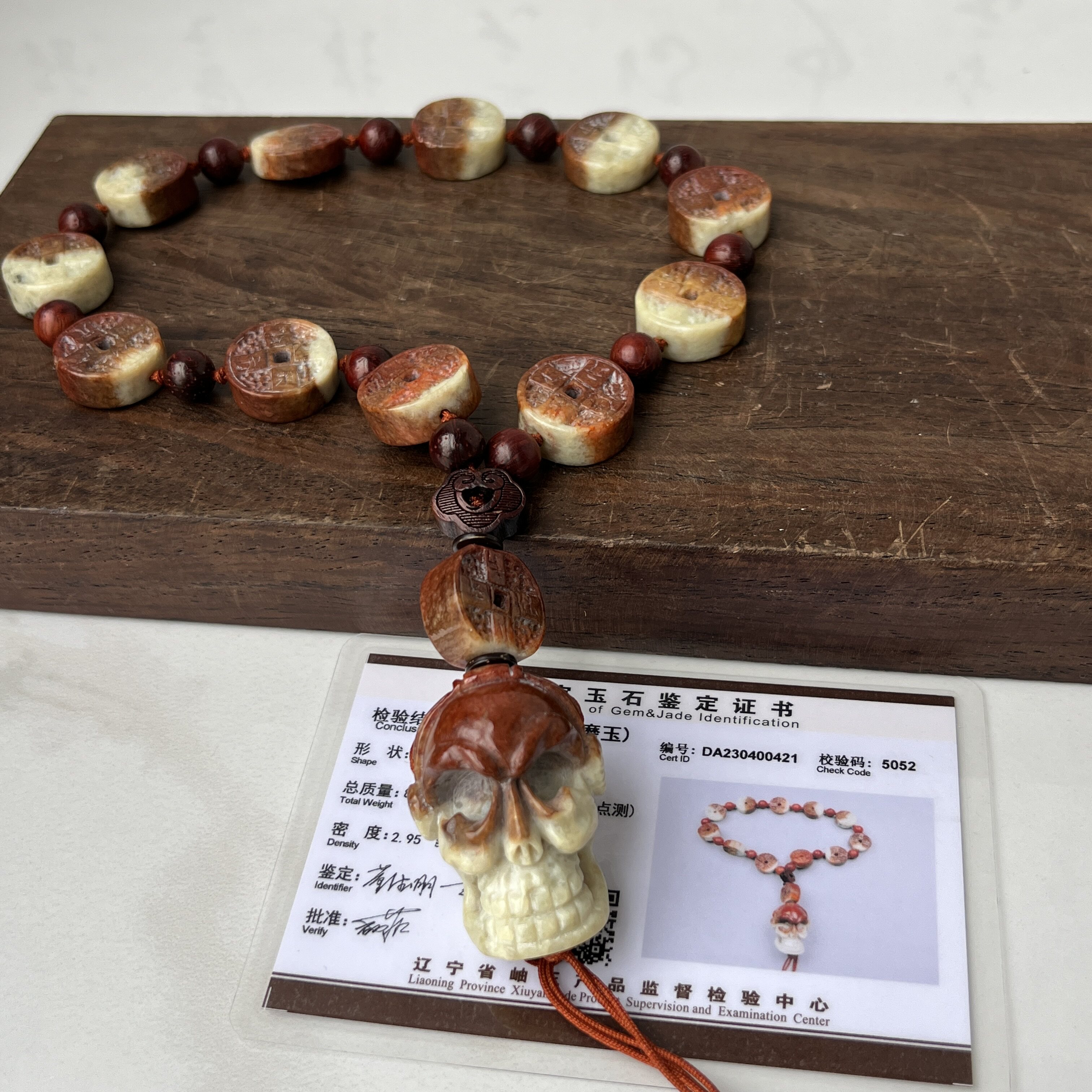 河磨玉骷髅手持玉石手饰把玩件文玩件透闪石玉大钱手持双面工手玩