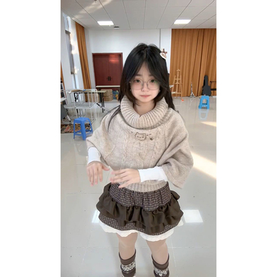 高领针织毛衣+长袖打底衫上衣