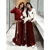 女冬季 2025新年V领麻花长袖 毛衣搭配红色格子衬衫 高腰半身中长裙