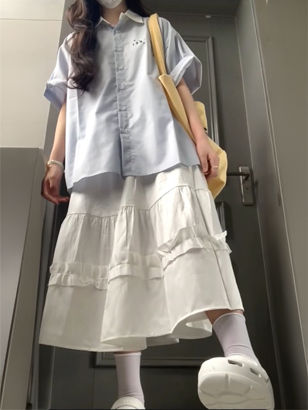 蓝色半袖衬衫女学生+高腰半身裙